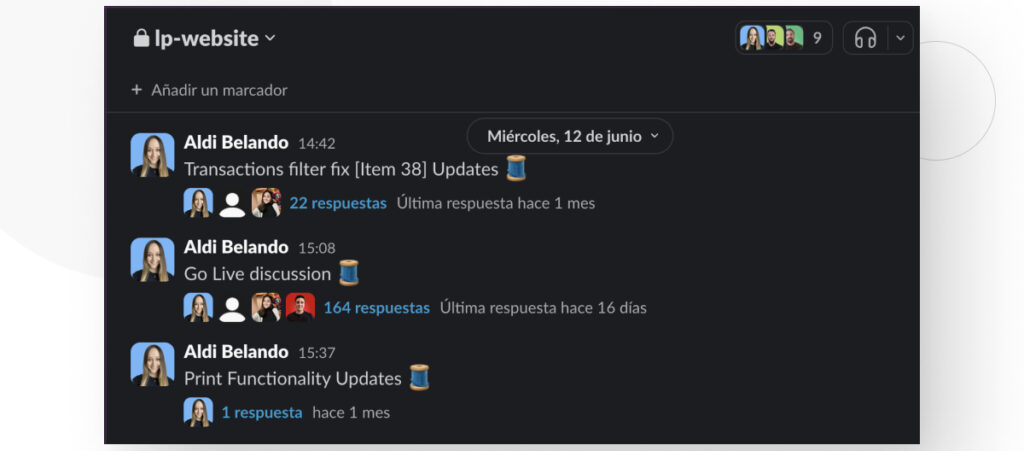 Conversaciones de Slack sobre la gestión de proyectos de desarrollo web