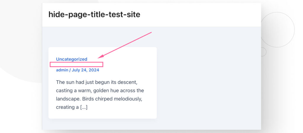 Un archivo de blog de WordPress. Una flecha resalta el espacio vacío que queda tras ocultar el título de cada publicación usando CSS personalizado